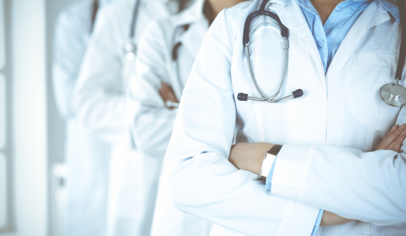 Алле Пугачёвой нужен врач. И она летит в Москву