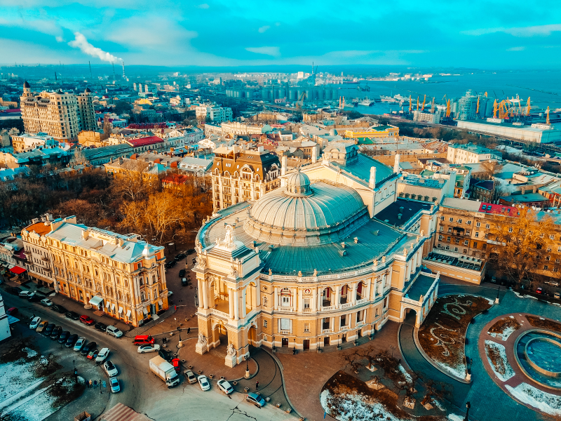 Gorod_s_vysoty_ptichego_poleta_kryshi_Odessy_s_vozduha_Hrecheniuk_Oleksii_shutterstock_1115166368.jpg
