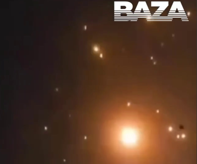 Зеленский сказал Кремлю "нет". И началось: Страшные кадры из Орла. ВСУ обрушили "звёздный дождь". Взрыв за взрывом, стëкла дребезжат