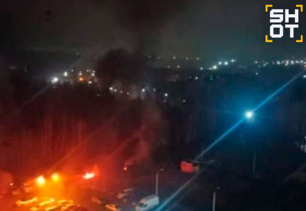 Зеленский сказал Кремлю "нет". И началось: Страшные кадры из Орла. ВСУ обрушили "звёздный дождь". Взрыв за взрывом, стëкла дребезжат