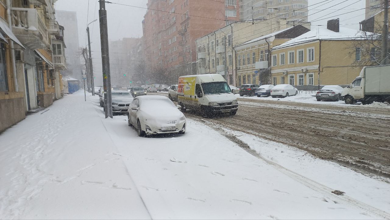 Снегопад парализовал движение Ростова-на-Дону 14 февраля. Что известно,  прогноз погоды