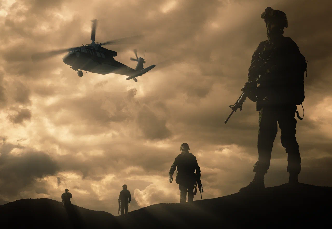 Voennye_siluyety_soldat_na_fone_zakata_neba.BPTUshutterstock_744822613.jpg
