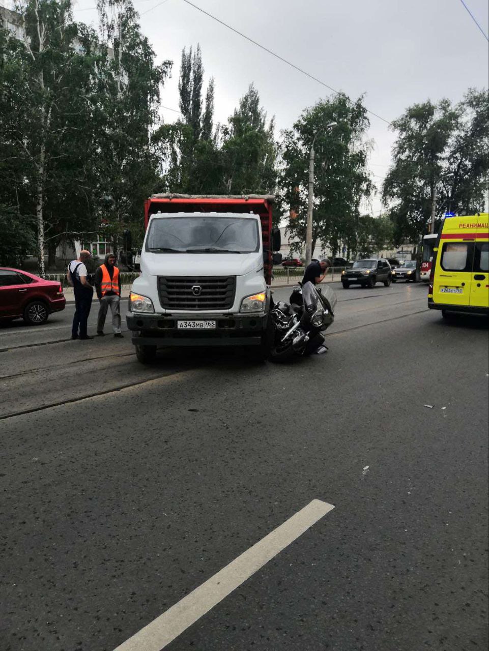 В Самаре мотоциклист попал в больницу после столкновения с фурой