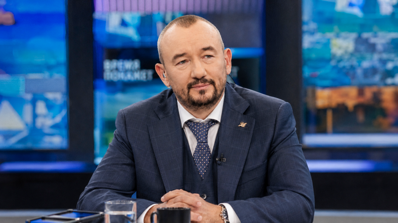 Исчез внезапно: чем занимается телеведущий Артём Шейнин после ухода из "Время покажет"