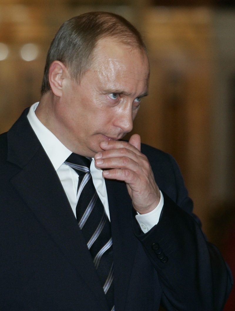 Как предотвращали тайные покушения на Владимира Путина: Снайперы, фугасы и 48 бомб