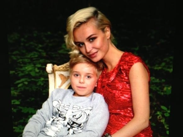 "Люблю тебя необъятно!": Полина Гагарина опубликовала редкие снимки с сыном - 14 октября первенцу певицы исполнилось 18
