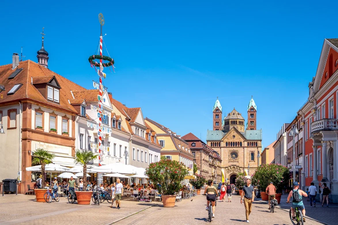Staryy_gorod_SHpayera_GermaniyaSina_Ettmer_Photographyshutterstock_2458469515.jpg