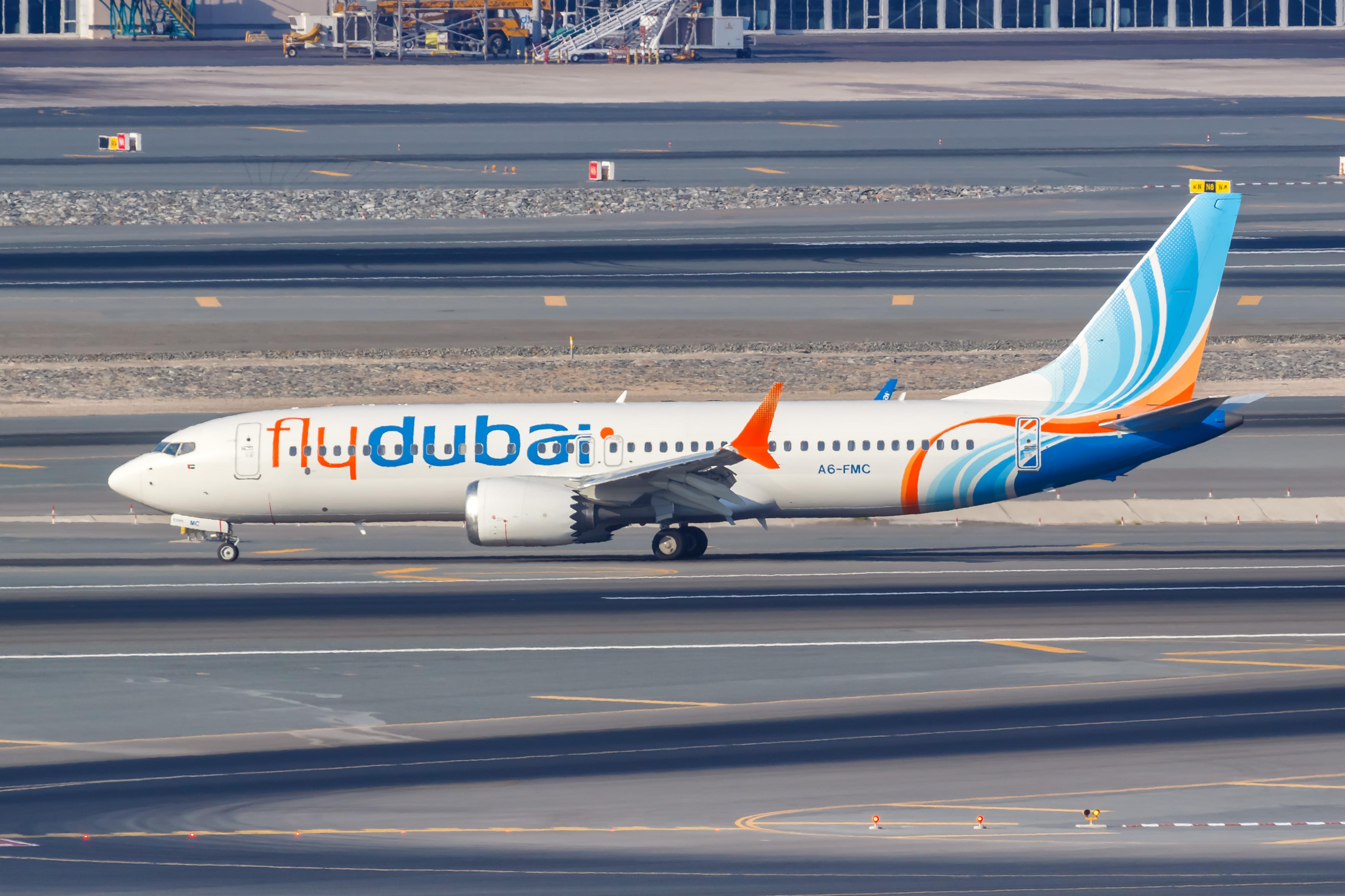 Рейс 991 дубай. Боинг 737-800 flydubai. Боинг 737-8kn. Флай Дубай 737-800. 737 Max 8 flydubai.