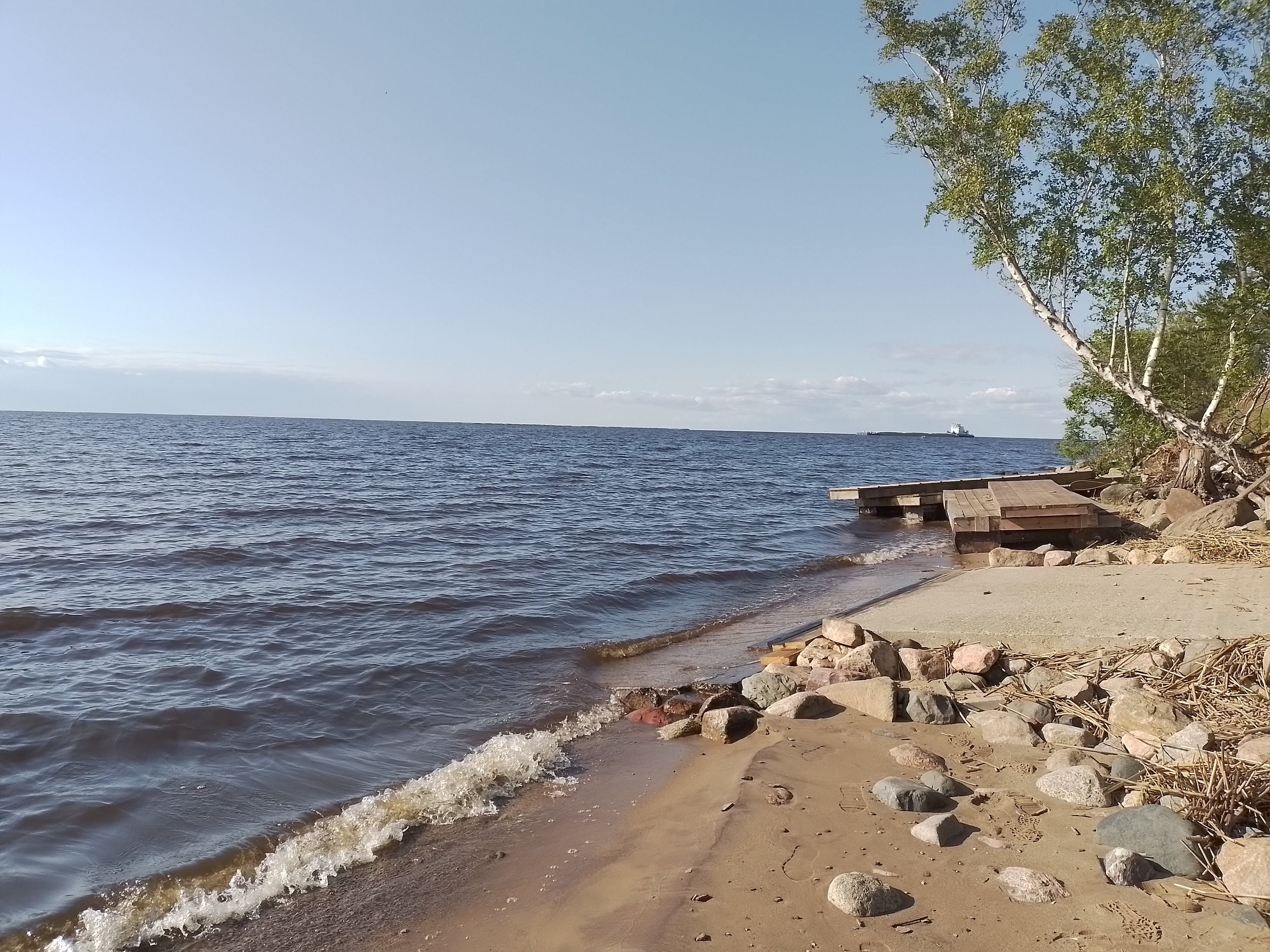 Отдых с палаткой на Рыбинском море: где можно стоять дикарем и есть ли кемпинги