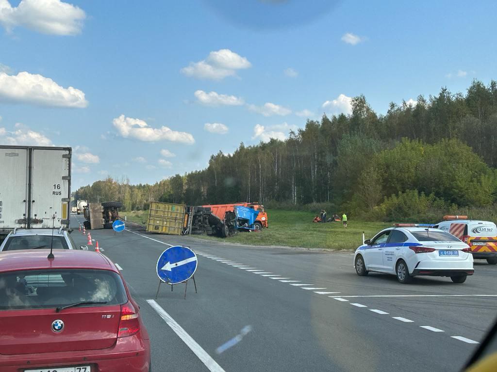 В Ковровском районе на трассе М-7 в ДТП с фурой и погрузчиком пострадали  два человека