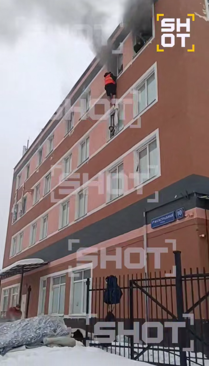 Пожар в московском хостеле. Люди в ловушке на четвёртом этаже