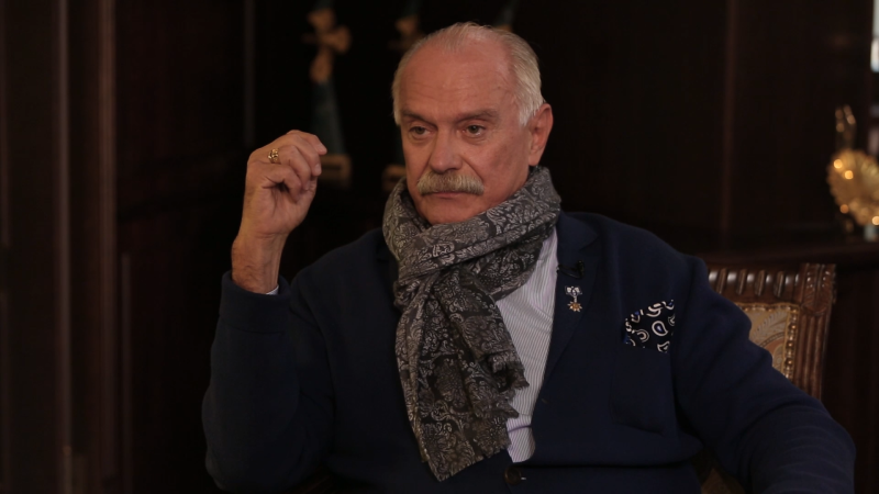 В "Бесогоне" Михалкова появился "Макрон, женатый на мужике"