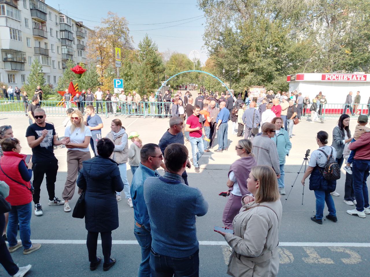 Участвовать не могут: на митинг против рынка в Кременкуле не пускают без  паспортов