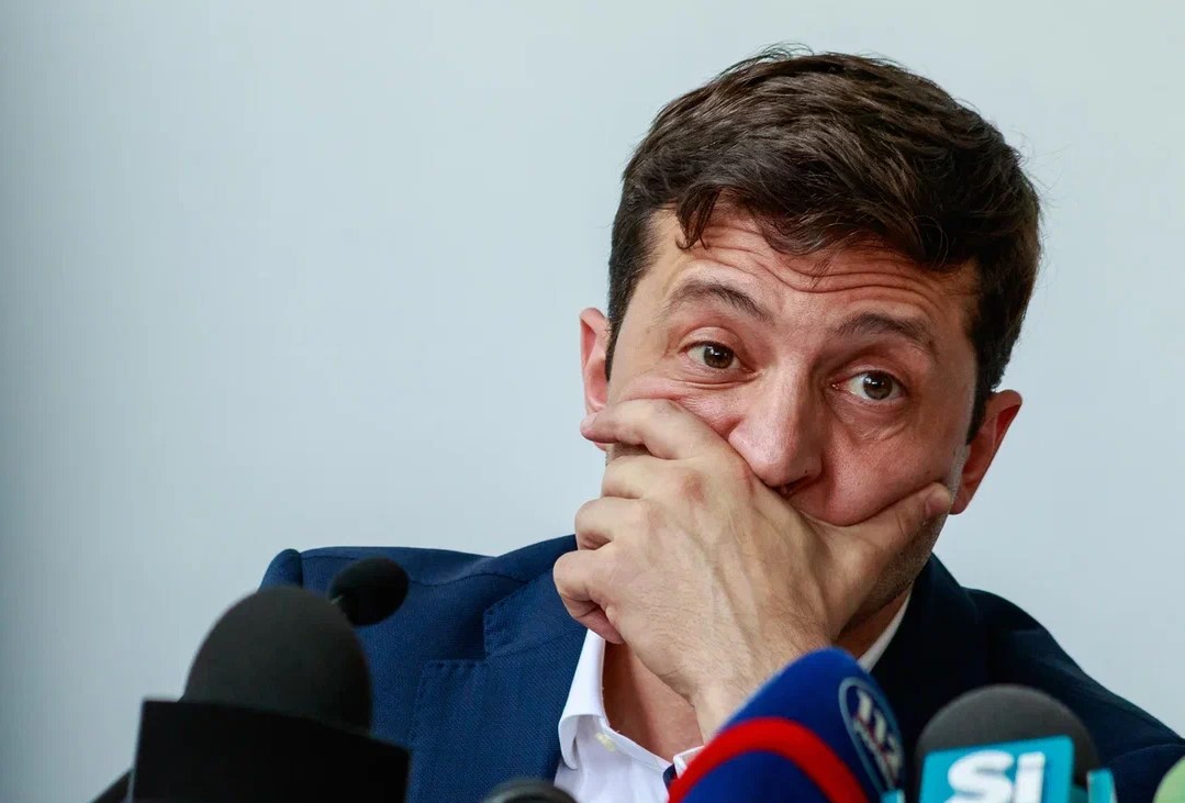 "Я прошу прощения": Зеленский побледнел и упал на колени. Слова о Кадырове оказались фатальными