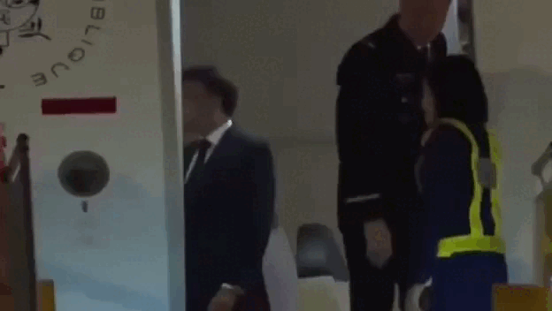 Новый образ Макрона удивил и насмешил одновременно. Малофеев не сдержал иронии: "Трудно ему замужем"