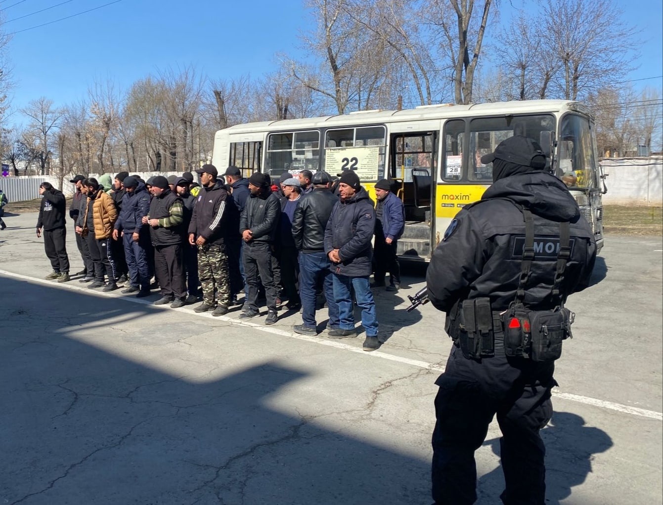 Депортация иностранных граждан 2024. Полиция фото. Преступность мигрантов.