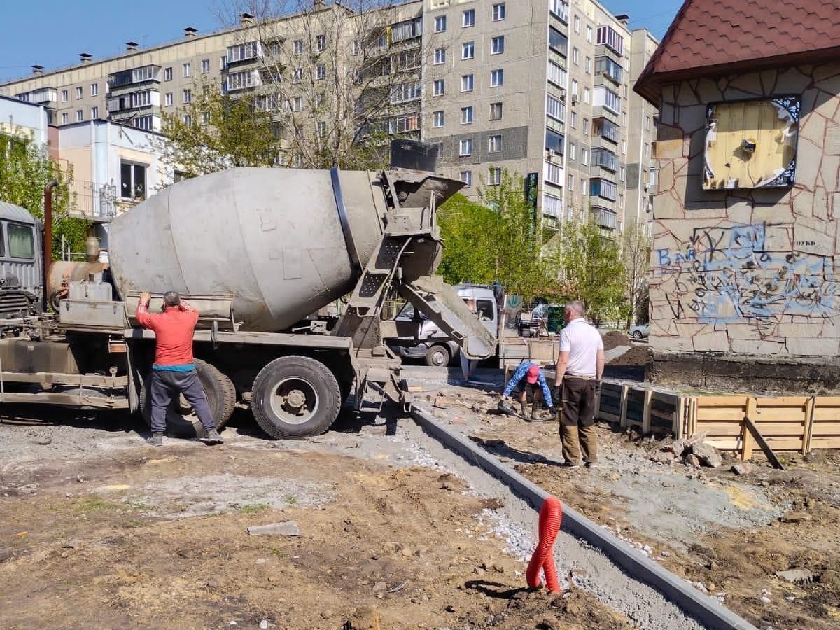 Сквер с башней в Челябинске откроют к осени