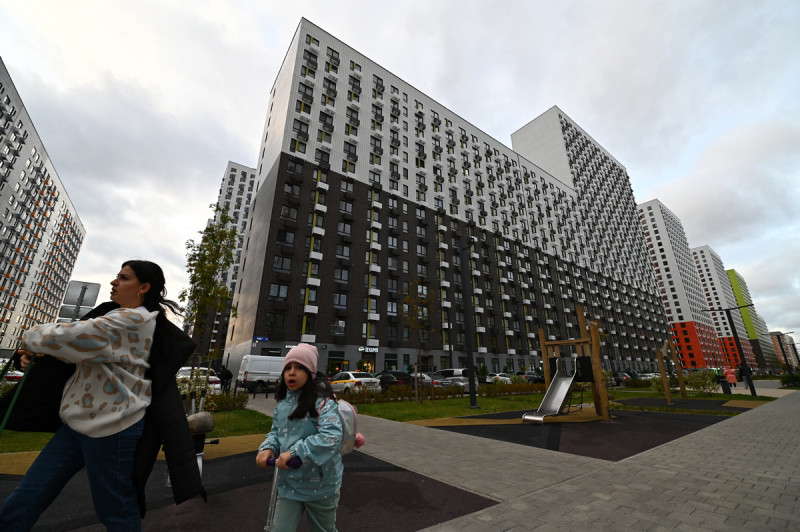 Русские люди сидят без квартир, мигранты - спокойно покупают: Реальность России, которую пора менять