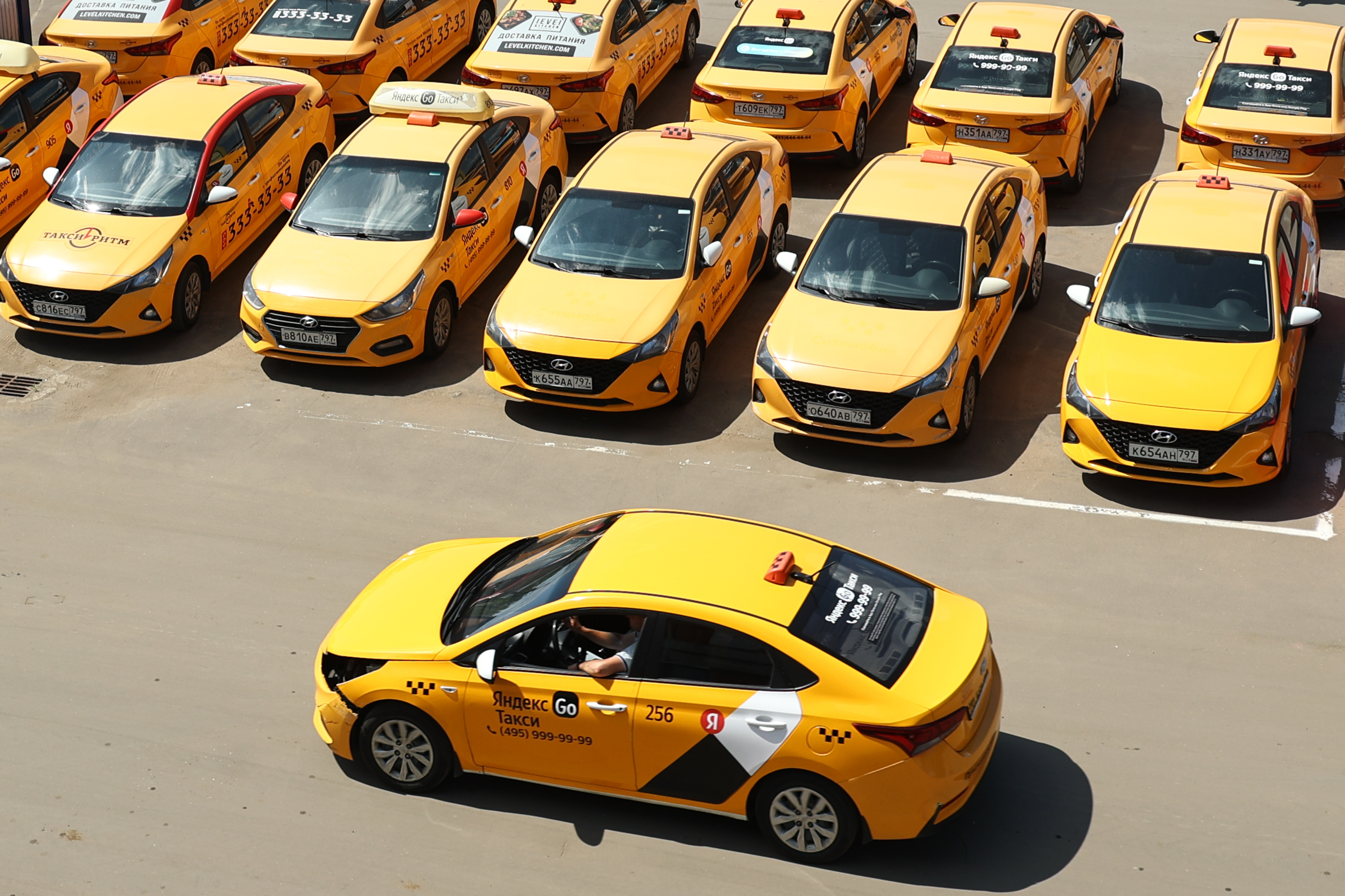 Таксопарк мир. Fleet Taxi. Такси ритм Москва. Такси ритм фото автомобилей.