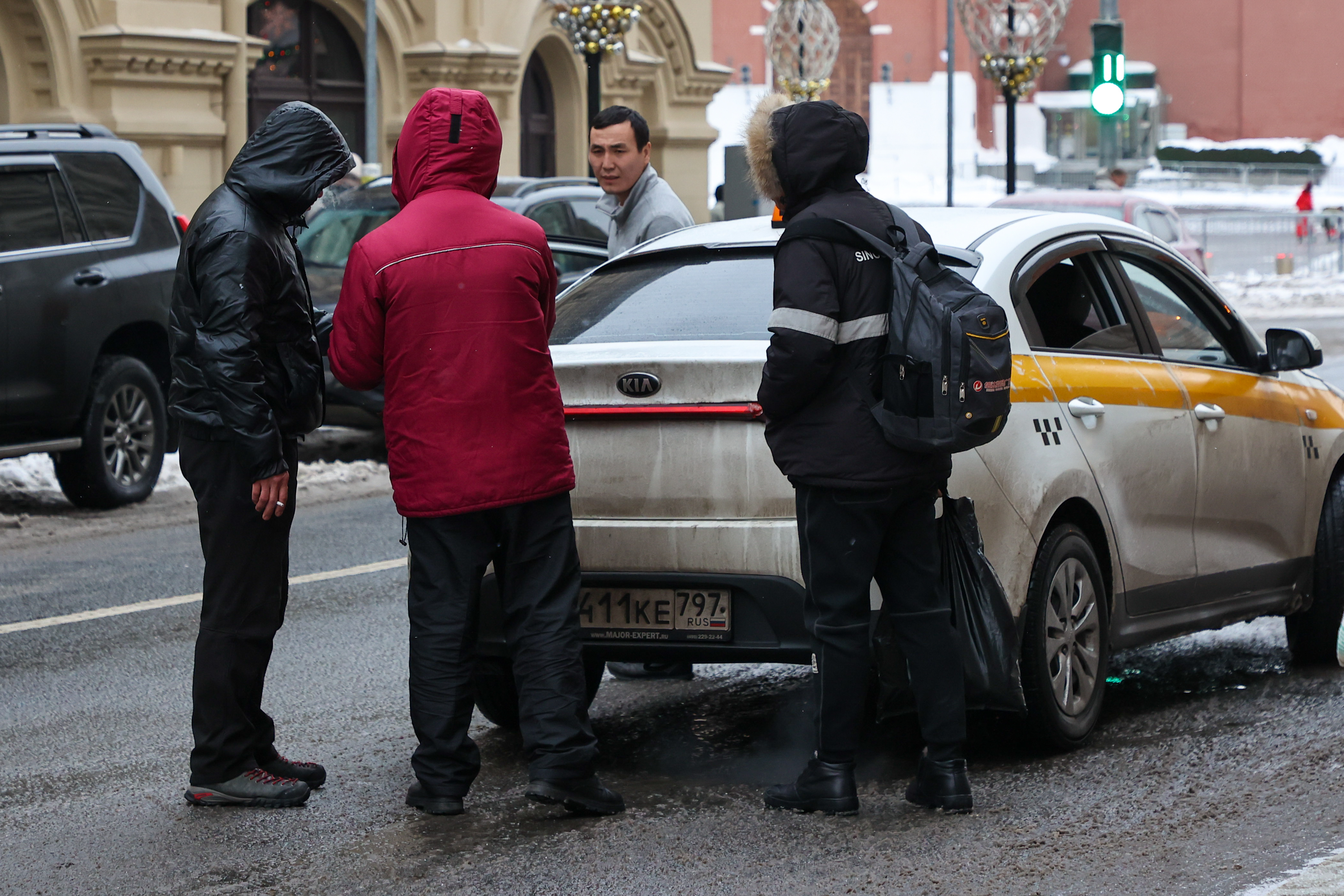 Под жёстким контролем