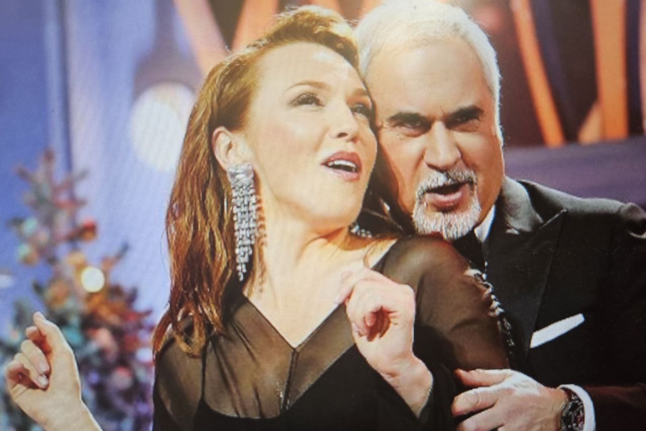 Джанабаевой и Меладзе хватило двух фото для скандала