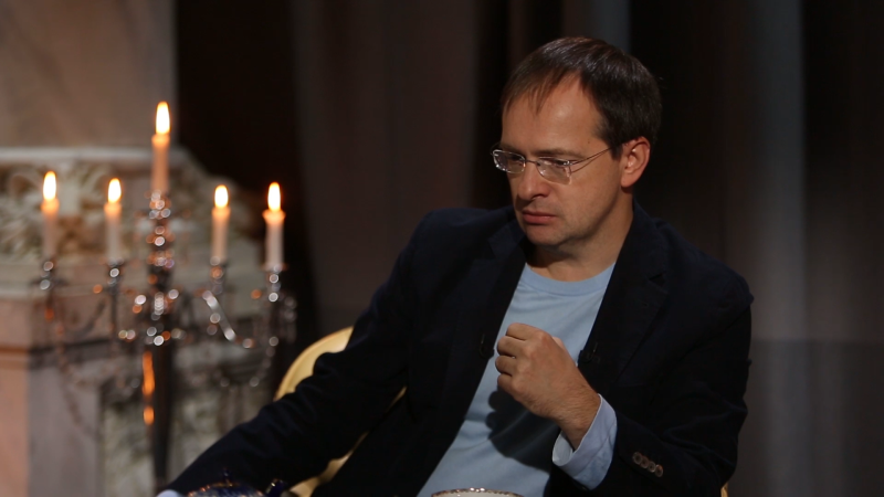 Тайна переговоров не продержалась и дня. Трое слили всё прессе. Получилась сенсация