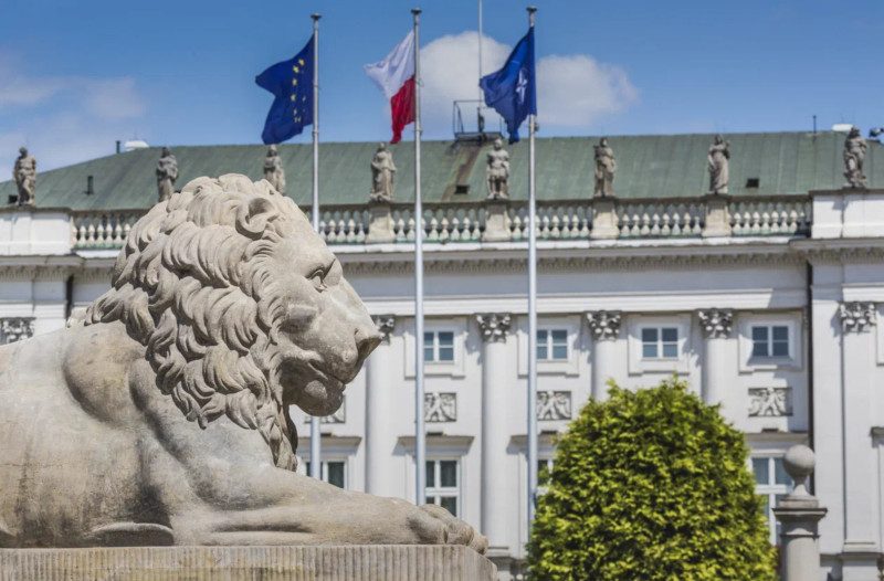 Поляки решили "покуражиться": Русского археолога Польша решила депортировать на Украину. Чем ответим?