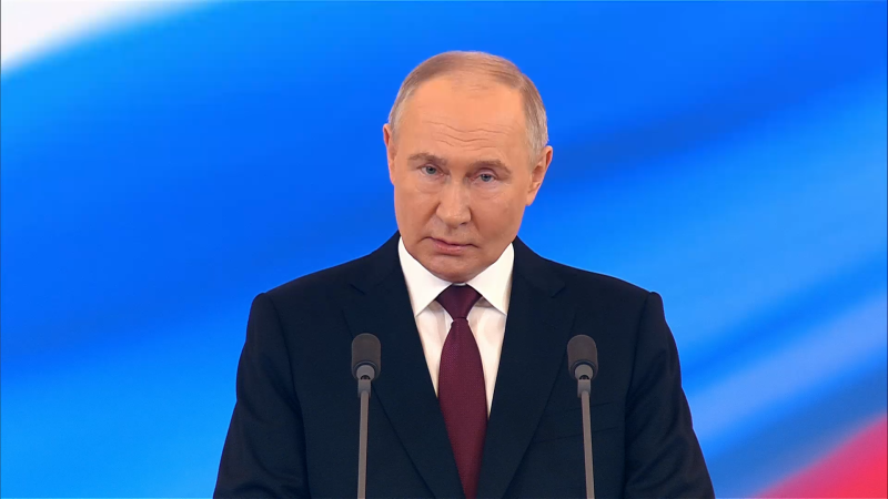 "Давай меняться": Хазин предположил, что Трамп предложил Путину