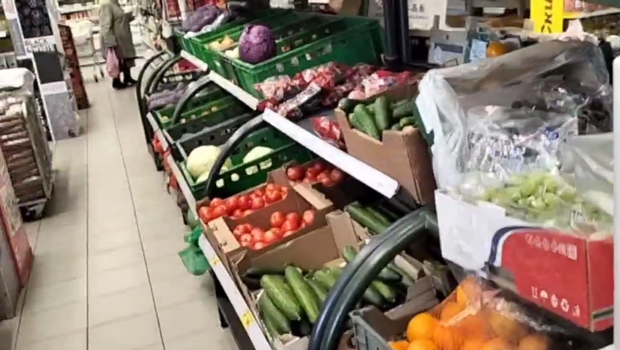 Продуктов нет, полки пустые