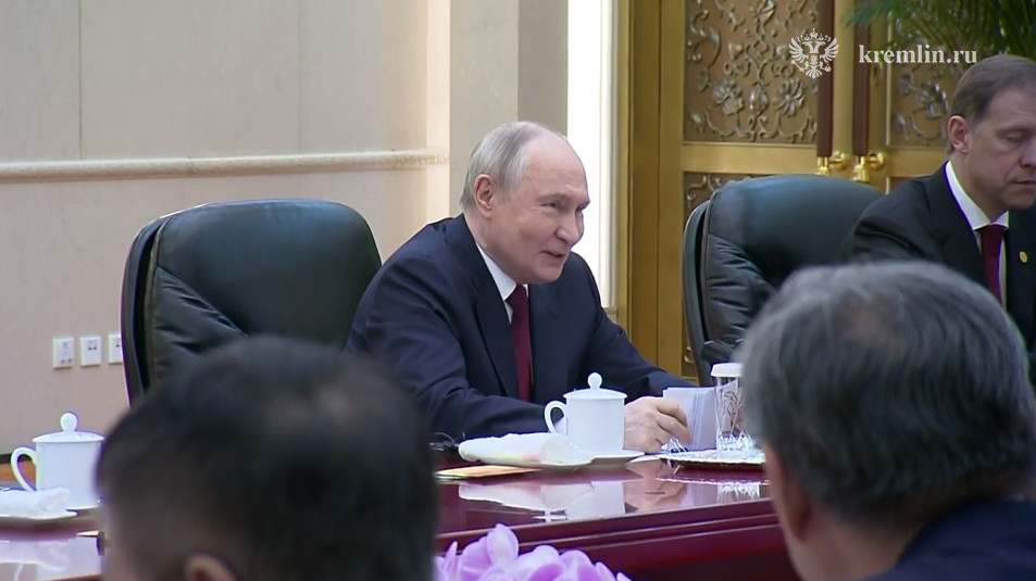 Жесты Путина в Китае сказали больше, чем слова: Фото смотрим вместе с профайлером
