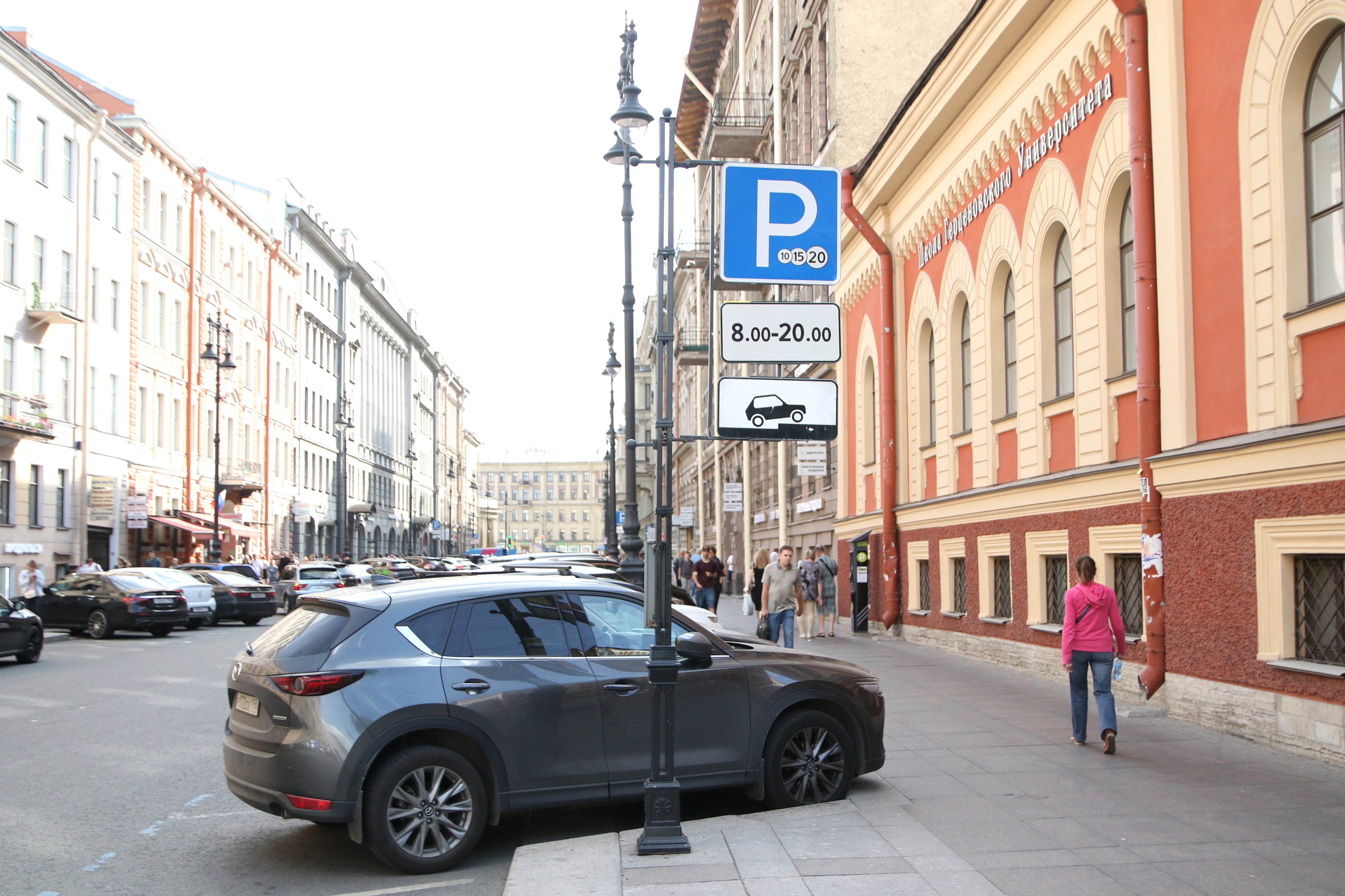 Жители рухнувшего дома в Петербурге рассказали о трещинах стен размером с  руку