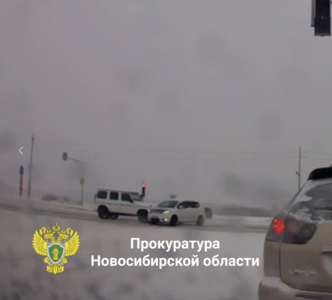 К пострадавшим даже не приблизился: Бизнесмен на "Гелике" протаранил микроавтобус с детьми. Спасать уже было некого