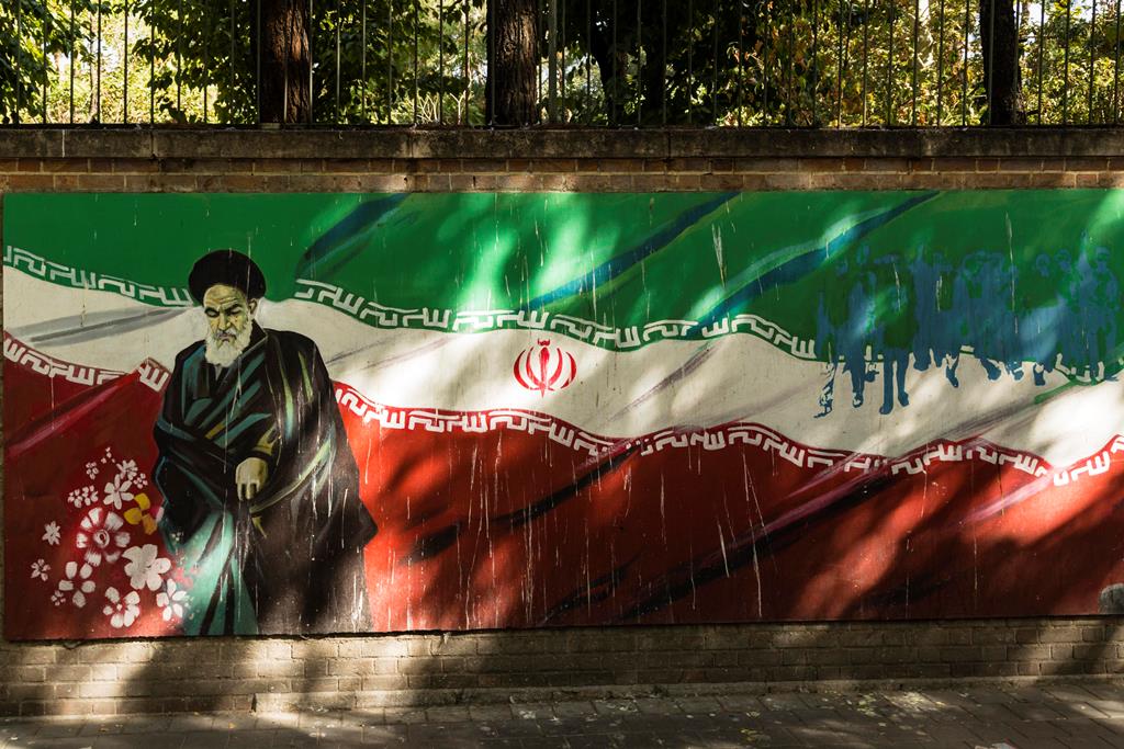 Блокировка интернета, десятки погибших: Что происходит в Иране