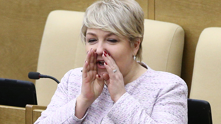 «Люди чувствуют лицемерие»: Депутату Госдумы, приравнявшей малоимущих к зекам, ответили словами Путина