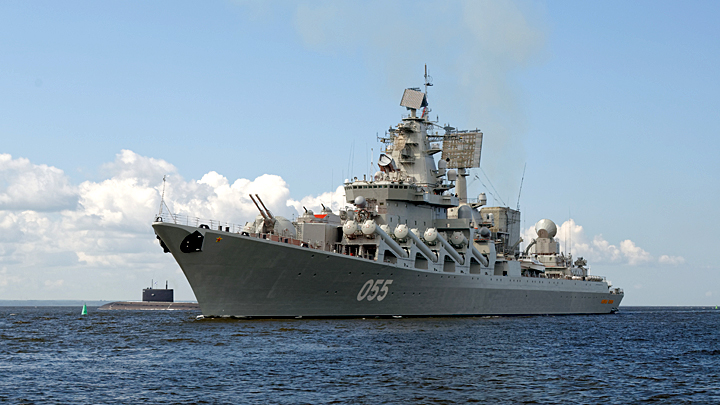Игры закончились: Навстречу кораблям НАТО в Баренцевом море вышел ракетный крейсер "Маршал Устинов"