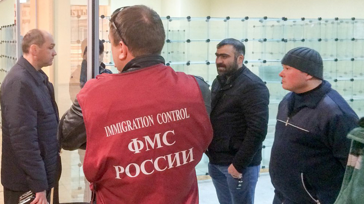 Границы закрыты, работы нет: Миллионы мигрантов грозят русским "коронавирусным бунтом"