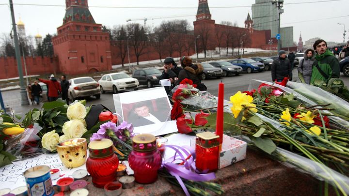 Дайджест СМИ: Медведь-шатун живёт вечно, как русские американцев спасли и зачем Праге площадь Немцова