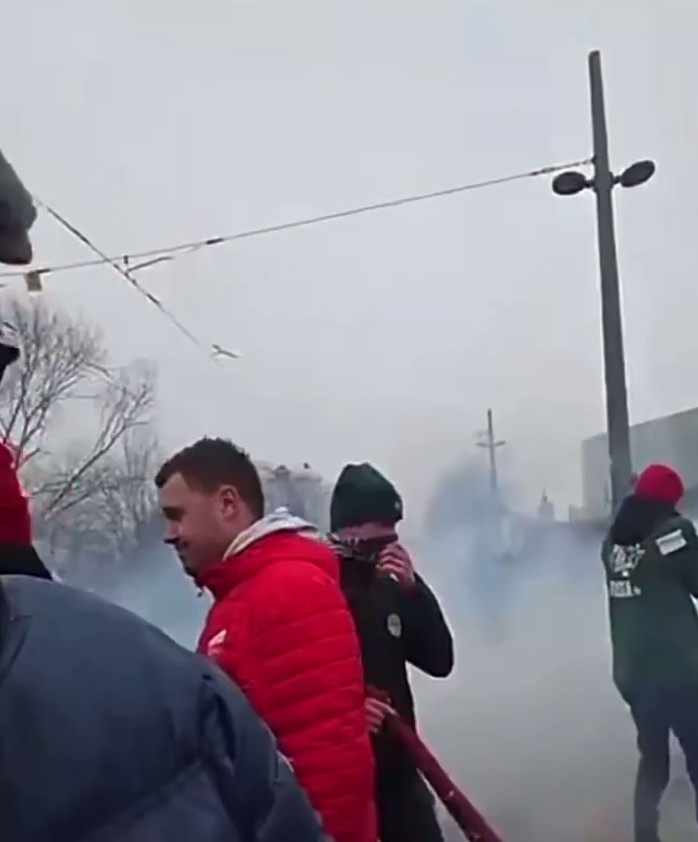 Диктатура Урсулы фон дер Ляйен: Демонстрантам закрыли рты удушающим газом. Подробности полицейской атаки в Страсбурге