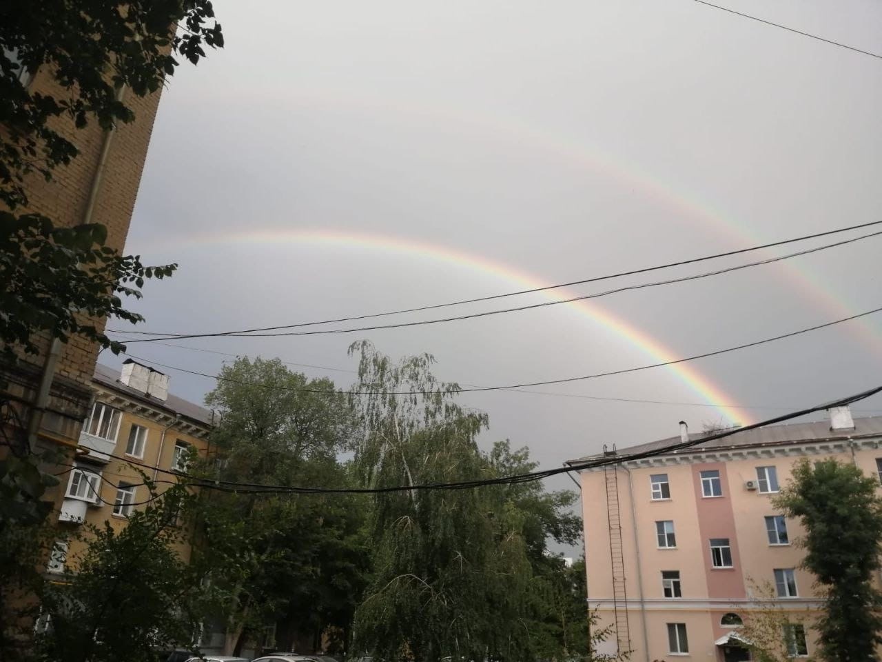 20 июля будет дождь. Радуга после грозы. Двойная Радуга над Самарой. Радуга после дождя Уфа. Радуга после дождя в городе.