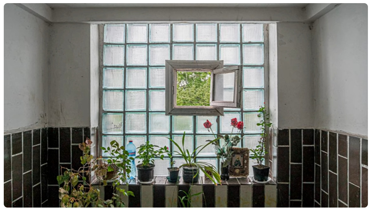 Тайна советских квартир: Зачем на самом деле везде были стеклоблоки? Русские превратили идею в легенду