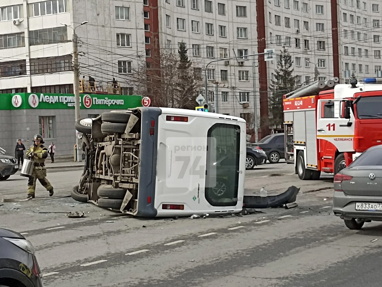 В Челябинске водителя перевернувшейся маршрутки доставили в полицию