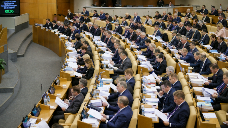Депутаты вводят запреты в России, потому что люди их об этом просят. Так сказал Володин