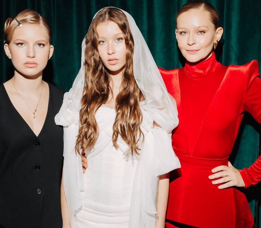 "Друзья мои, это очень страшно": Актриса Юлия Пересильд рассказала – Её 13-летнюю дочь Машу "терроризировали террористы"