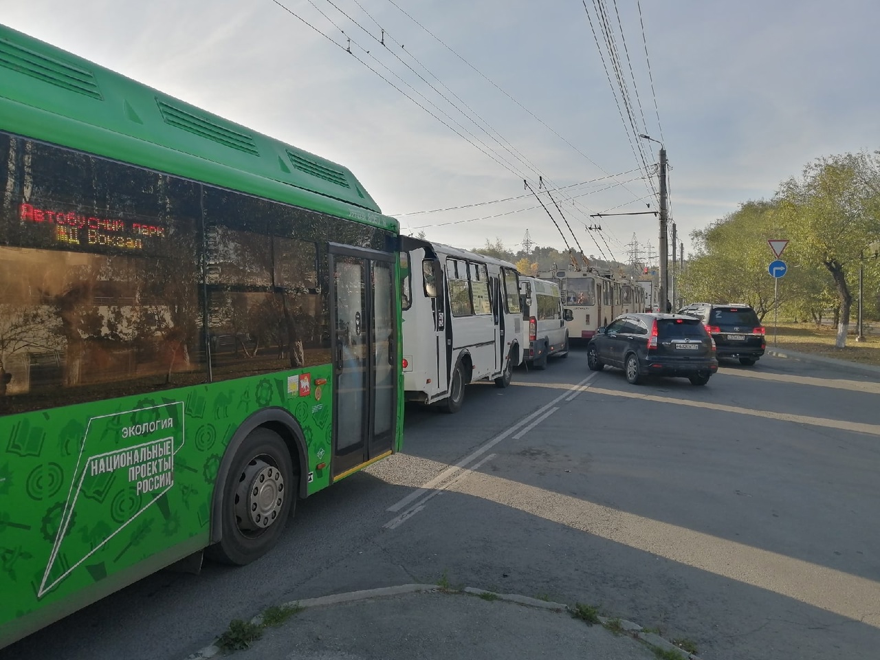 23 сентября в центре Челябинска машины встали в пробке