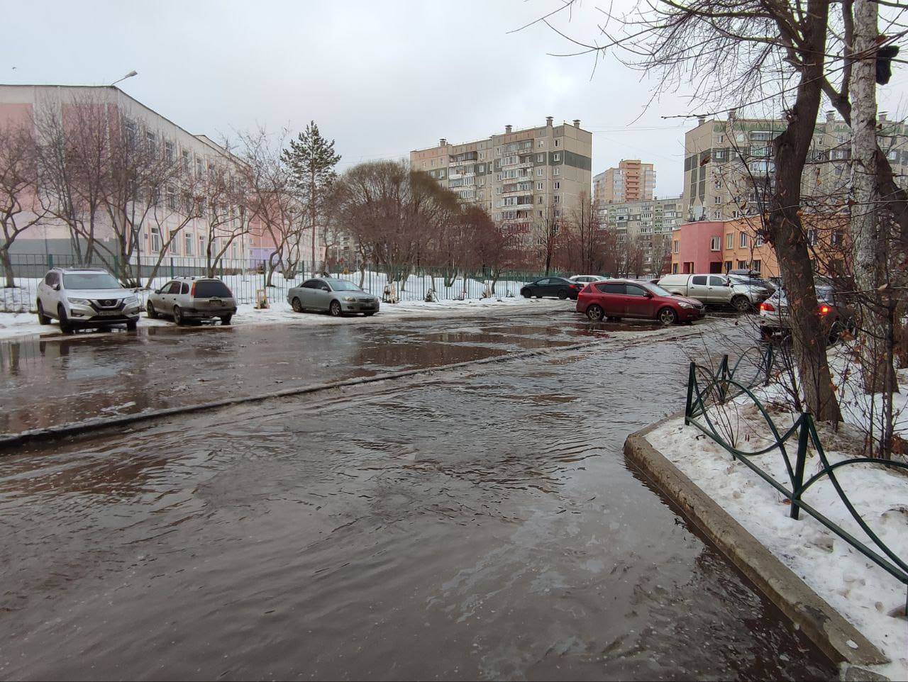 Снова лопнули сети: микрорайон Челябинска остался без воды