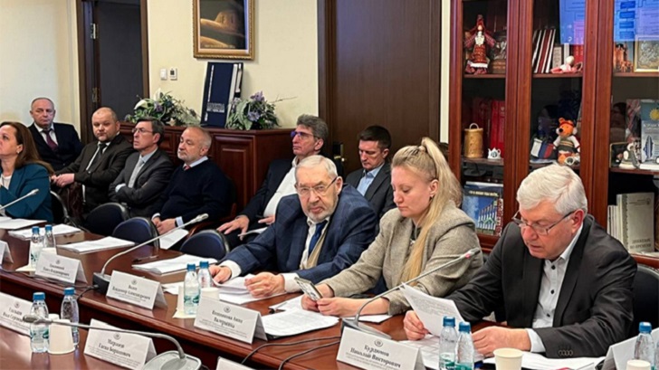 Мигранты получили идеальное лобби: Кто пишет законы, тот на них и зарабатывает?