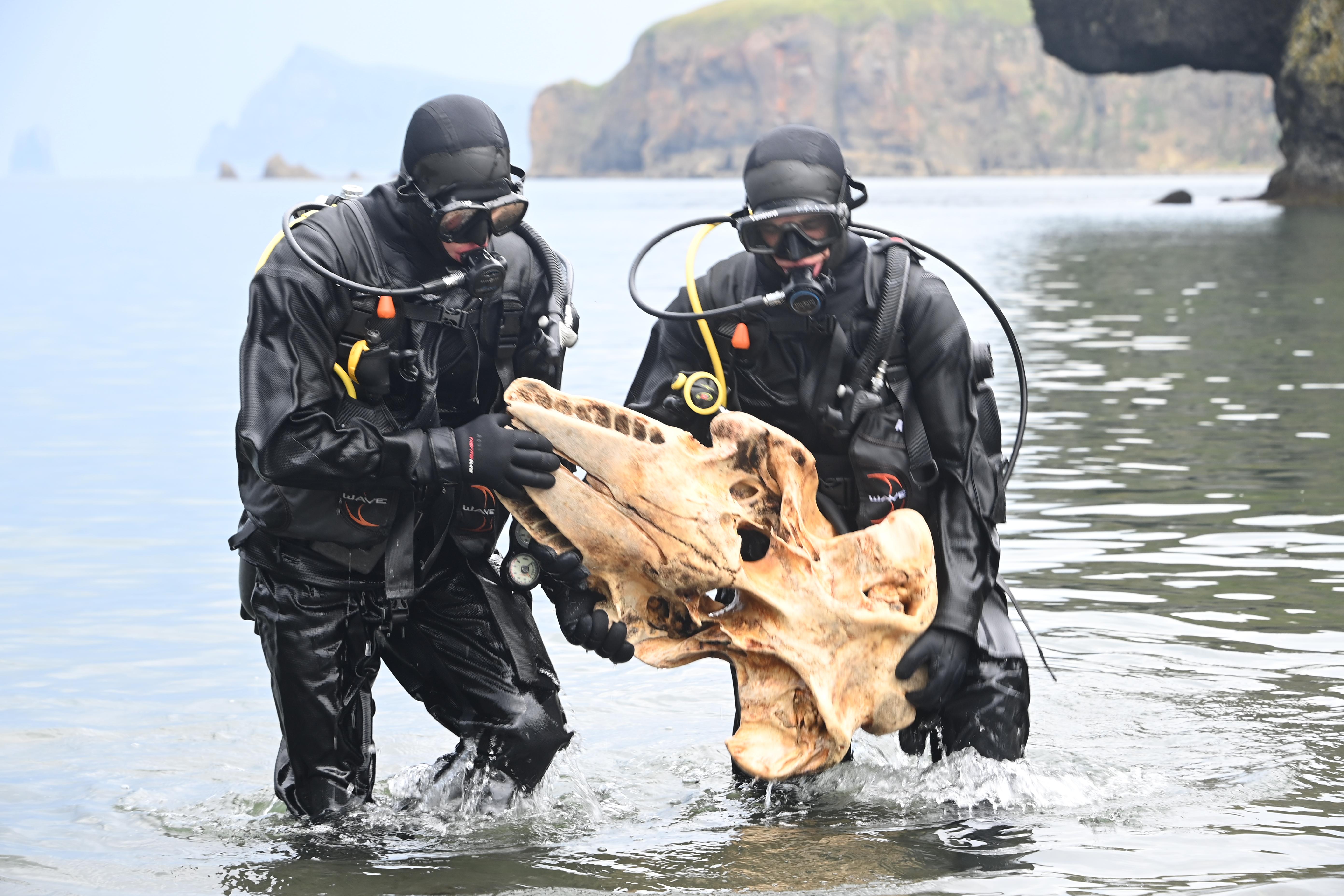 омские аквалангисты. торт водолаз утопленник. водолаз у затонувшего корабля. зимние игры водолазов 1998 год. дно озера.