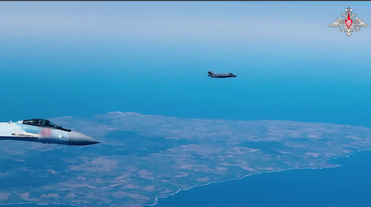 Ядерные бомбардировщики. Прямо над Балтикой: Сумасшедший поворот. Россия и НАТО устроили "кошки-мышки". Впереди захват Калининграда?