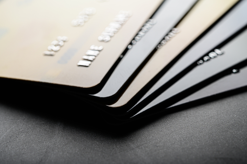 credit-cards-that-are-stacked-neatly-together_1_.jpg