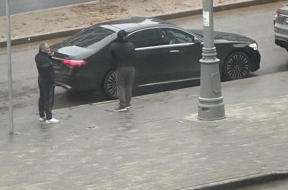 Странное авто во время большой драки мигрантов в Прокшино. За рулём был Гасандибир: "Оказался там случайно"